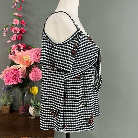 My Emblem Top - Picture 3 of 10